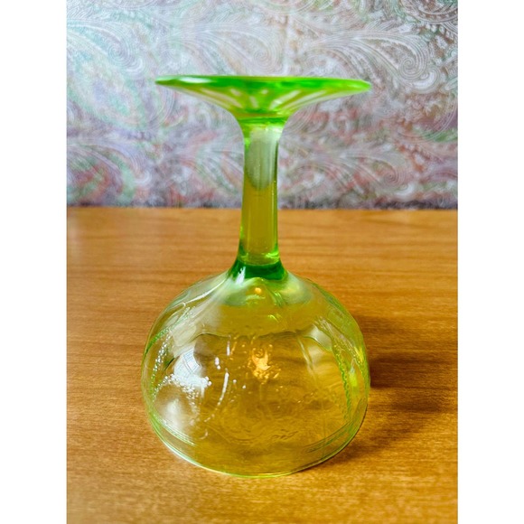 Vintage uranium glass Anchor Hocking Tall champagne goblet cameo pattern - Picture 8 of 10